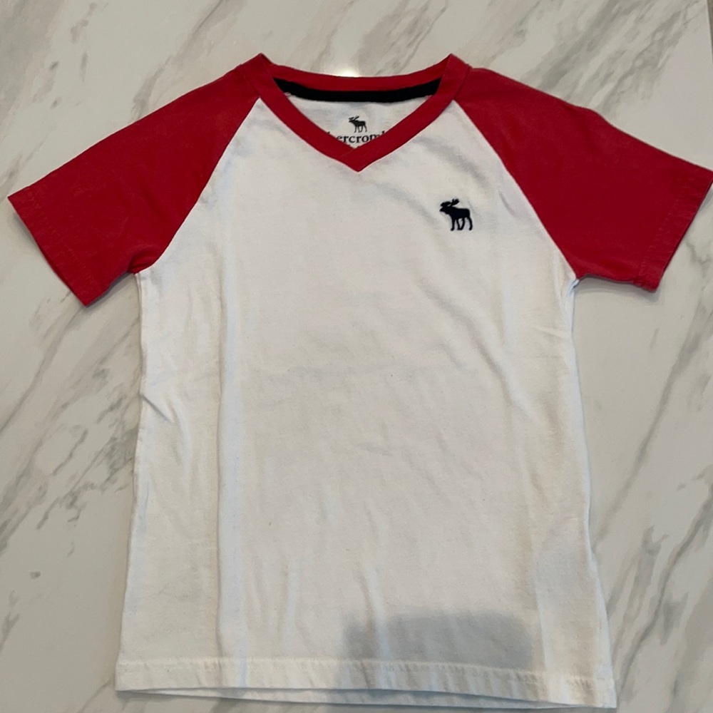 Boys Abercrombie and Fitch kids T-shirt. Size 5-6
